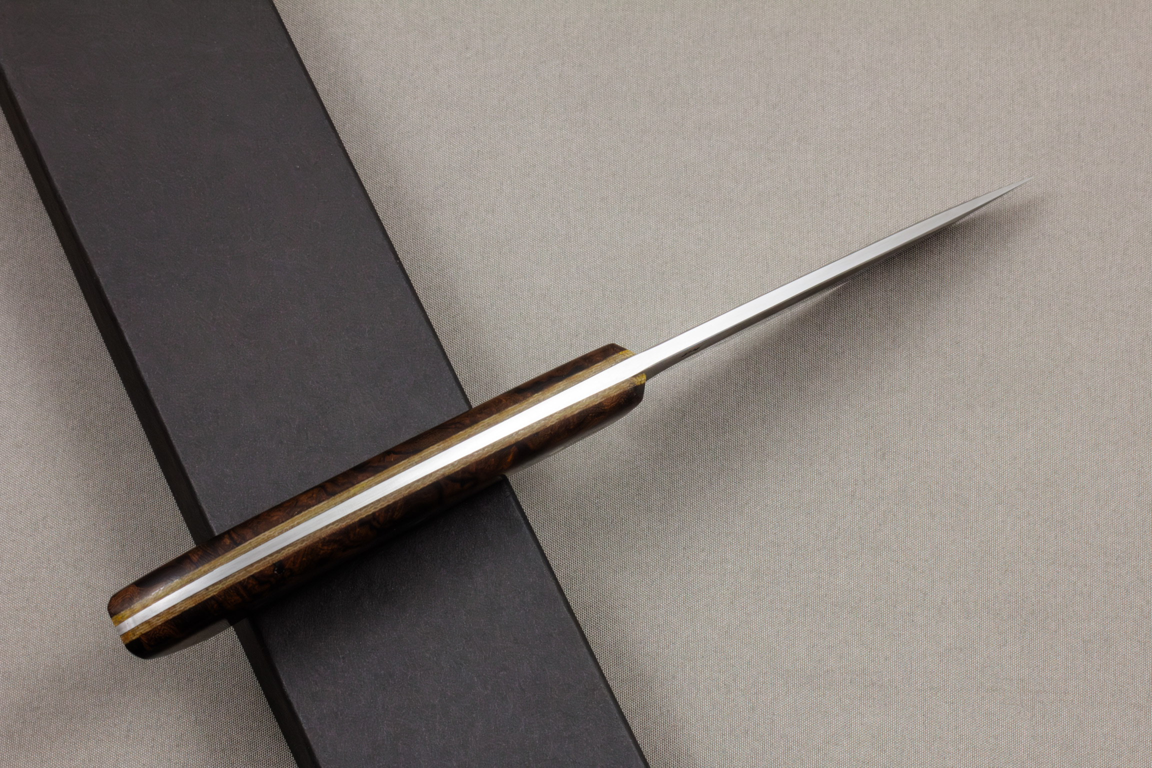 Spine view of san mai blade and Ironwood handle